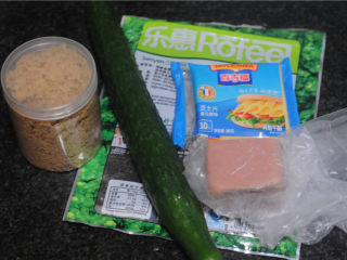 8、紫菜肉松蛋糕卷,紫菜、肉松等准备好