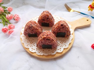 13、紫米饭团,依次做完剩下的米饭。