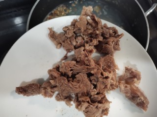 6、羊肉火锅,剩下的肉可以过一会儿再放