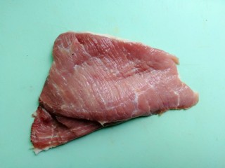 1、福鼎肉片,把后腿瘦肉洗干净