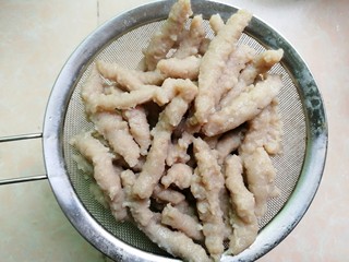 12、福鼎肉片,全部做好后，捞起来滤干水分，一次吃不完可以放冰箱急冻保存，吃火锅，煮汤什么的，随取随用哦