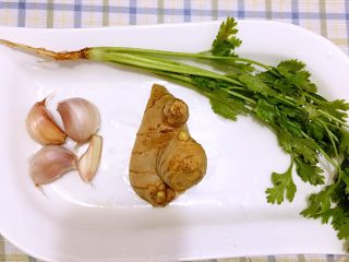 2、茄汁大虾,清洗好配料