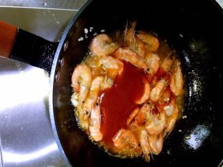 11、茄汁大虾,翻炒均匀即可