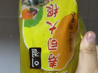 5、紫米寿司,萝卜条（网上有）