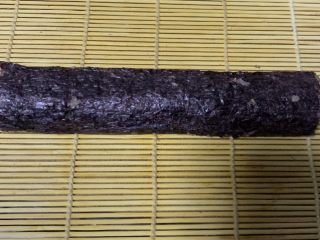12、紫米寿司,卷起