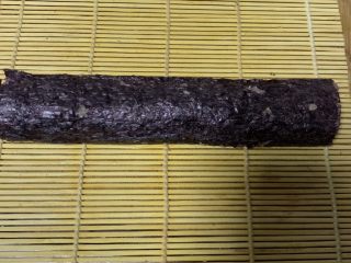 14、紫米寿司,用力压实