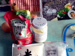 1、鸡蛋培根寿司,准备食材