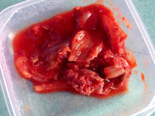 3、鸡蛋培根寿司,泡菜备用