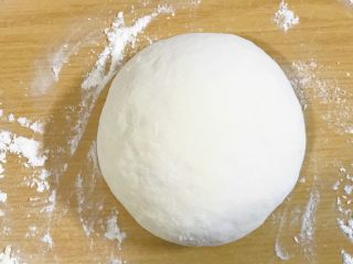 2、年夜饭+韭菜猪肉馅饺子详解,揉成光滑面团，盖上湿布，醒面。