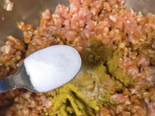 6、年夜饭+韭菜猪肉馅饺子详解,盐2小匙。