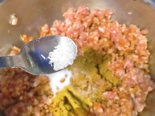 7、年夜饭+韭菜猪肉馅饺子详解,味精少许。