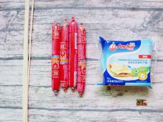 1、芝士拉丝热狗棒,准备食材