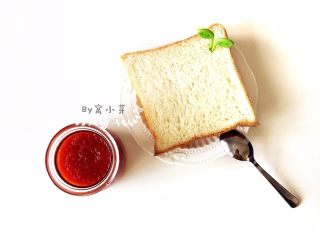 11、自制番茄酱—百搭的宝贝健康调味料,平时用于涂吐司片，还有拌蔬菜、米饭都是可以的，不过如果给宝宝吃，一定要少一点，不要让宝宝过多依赖调味品哦！