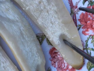 4、葱油手撕杏鲍菇,拿筷子插看看熟了么