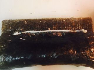 11、大虾寿司,卷起来，口这里，涂点色拉酱，增加粘合度。