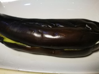 12、微波炉美食～香烤茄子????,从微波炉中取出