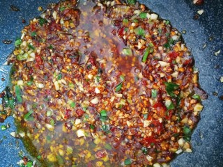 9、蒜蓉生蚝,点两滴香油OK啦。可以蒸娃娃菜也很好吃