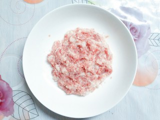 11、花样蒸饺系列（1）,前腿肉剁成泥！