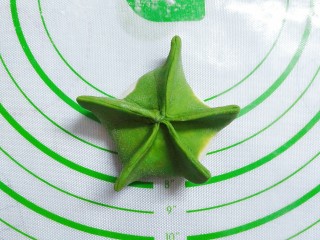 19、花样蒸饺系列（1）,把面皮合拢撵成五角状！