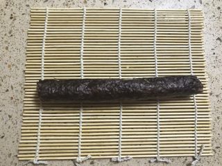 7、小熊寿司,卷起。