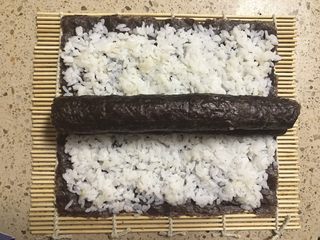 11、小熊寿司,上面再放上刚才的大卷。