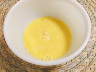 3、肥牛炒饭,鸡蛋打散