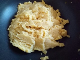 10、绿豆糕,水份炒干即可。