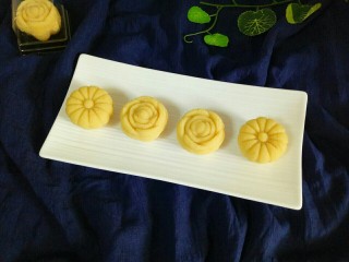 13、绿豆糕,冷藏后口感更好,原味的绿豆糕。