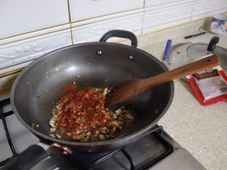8、香辣蘑菇酱,加上辣椒粉（按照你喜欢的辣度加）