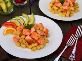 10、双椒土豆三文鱼,余下的牛油果也上桌,可以做为前餐食用。