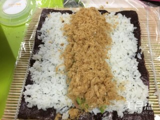 5、寿司樱花之恋,在铺适量的肉松