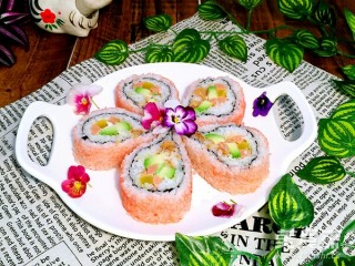 8、寿司樱花之恋,最后切开摆盘。