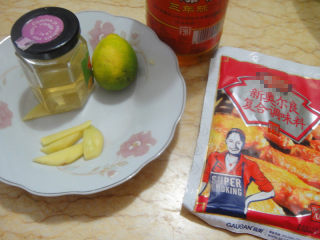 2、奥尔良烤鸡,准备调料