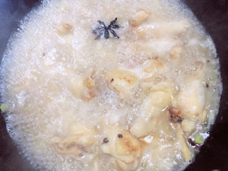 11、红烧土豆鸡块,倒入1000ml水，烧开锅。