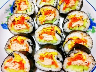 13、三文鱼寿司,三文鱼寿司做好了。