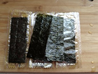 2、年夜菜~锦绣苔味香肠卷,准备美好时光海苔备用