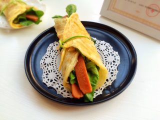 17、火腿鸡蛋生菜卷饼,美味的卷饼完成啦,好吃不油腻哦!