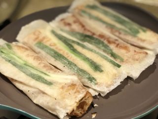 14、葱包烩儿,单面压几分钟翻面再压