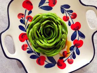 10、吃掉一朵花～三文鱼味道的牛油果刺身,淋好了