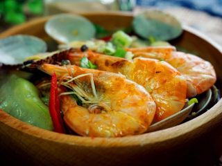 10、花甲丝瓜汤,成品出炉,撒上葱花就可以美美的享用了