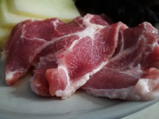 1、麻辣香锅,梅花猪肉切片