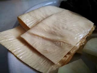 4、麻辣香锅,豆皮泡发