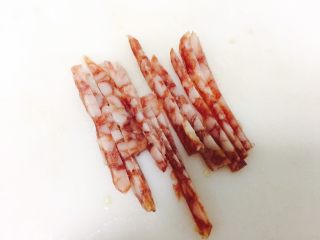 5、越南春卷,腊肠也切条