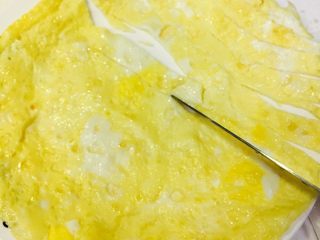 9、越南春卷,取出鸡蛋后切条