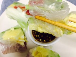 19、越南春卷,春卷蘸上酱汁真的很好吃哦