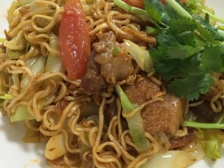 14、沙茶酱炒面#面条变身计划#,出锅装盘。