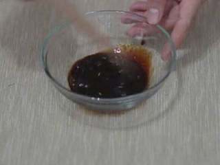 4、萝卜焖带鱼,1茶匙生抽，1/2茶匙老抽，1/8茶匙盐，1/2茶匙糖，调好酱料。