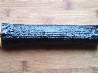 8、紫菜蛋包饭,卷好后，接口朝下静置片刻