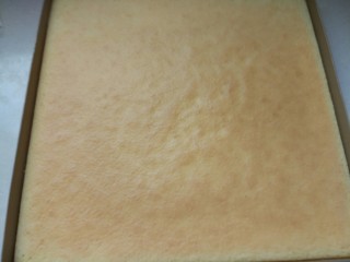 8、小四卷，徒手卷不开裂,如果是正卷，出炉不用倒扣，摔几下，凉到手温状态就可以卷了。