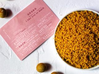 6、六色饭,黄饭花：直接加水煮至沸腾在煮10分钟，待水变凉滤汁泡两斤圆糯米10小时。